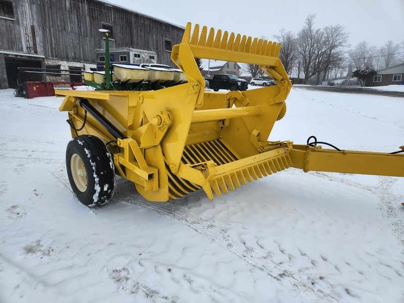 Rock Pickers and Rock Rakes  Degelman 570 Rock Picker Photo