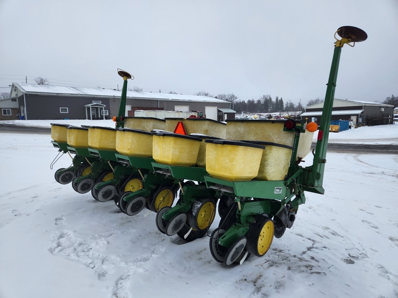 Planting Equipment  John Deere 7000 Planter  Photo