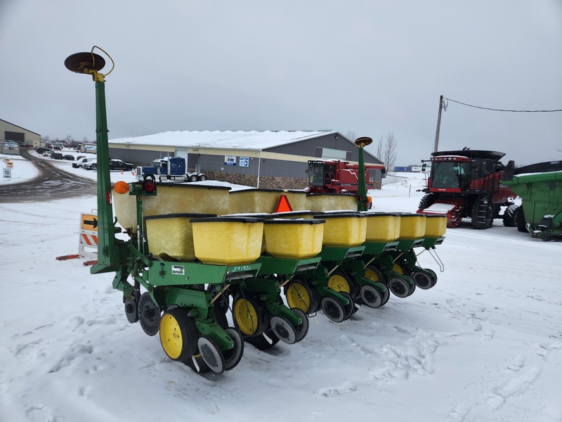 Planting Equipment  John Deere 7000 Planter  Photo