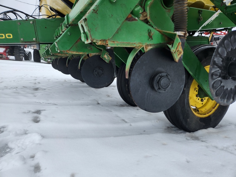 Planting Equipment  John Deere 7000 Planter  Photo