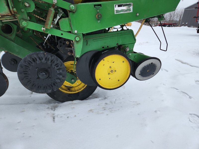 Planting Equipment  John Deere 7000 Planter  Photo