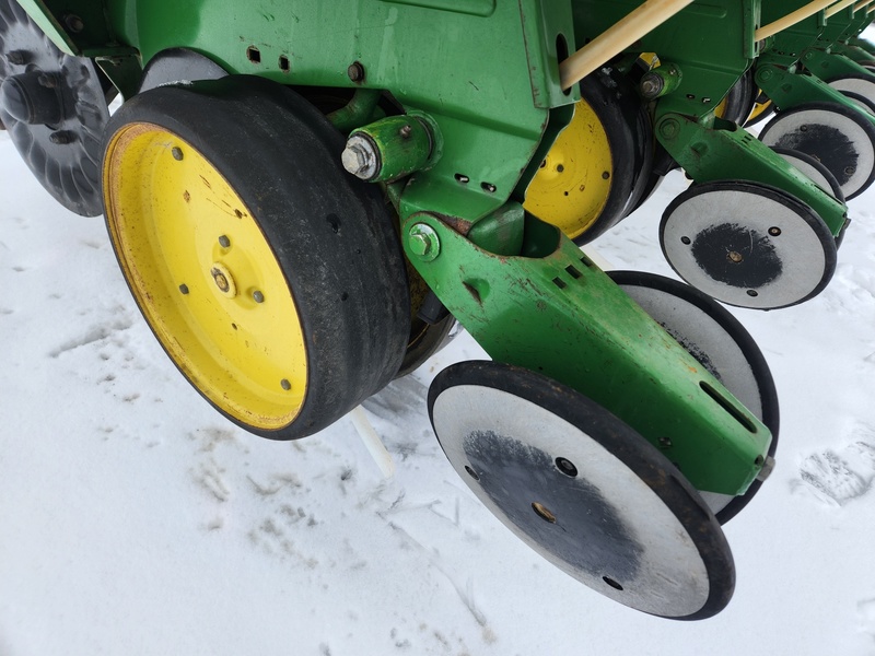 Planting Equipment  John Deere 7000 Planter  Photo