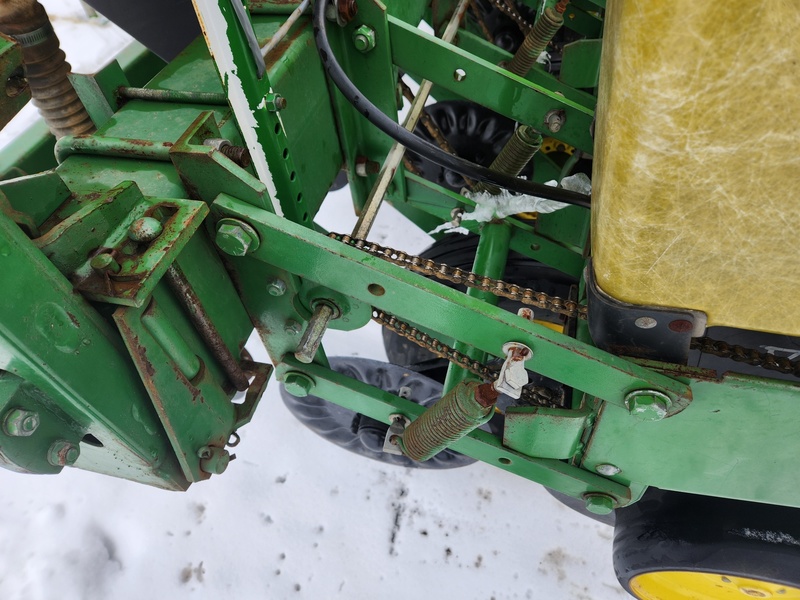 Planting Equipment  John Deere 7000 Planter  Photo