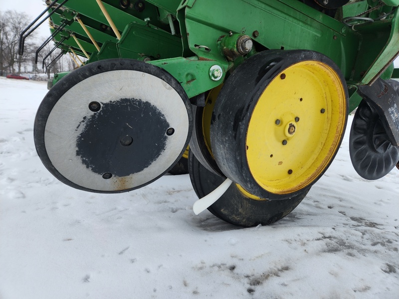 Planting Equipment  John Deere 7000 Planter  Photo