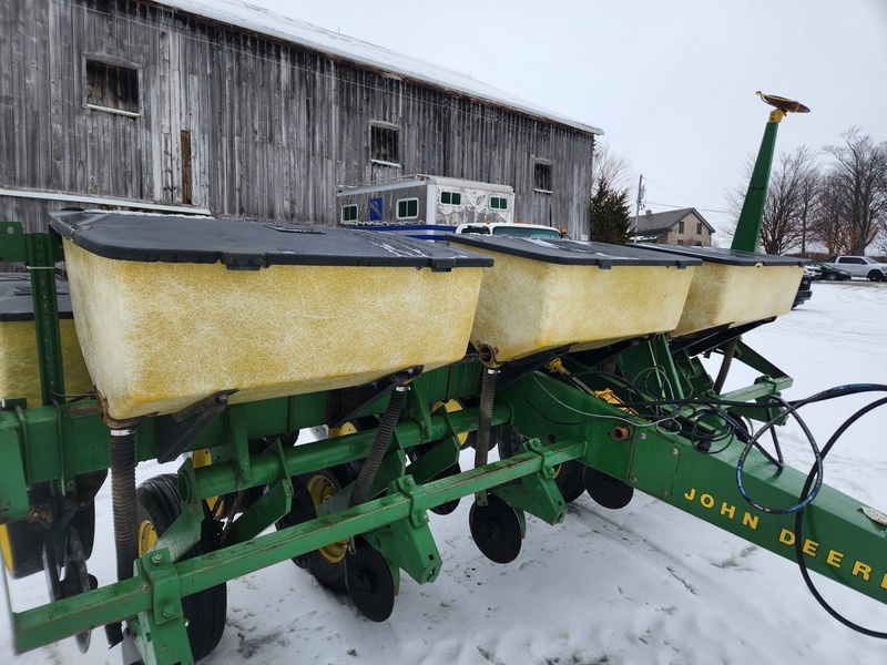 Planting Equipment  John Deere 7000 Planter  Photo