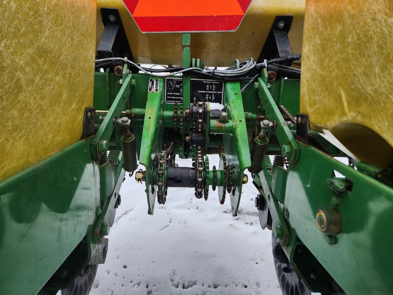 Planting Equipment  John Deere 7000 Planter  Photo