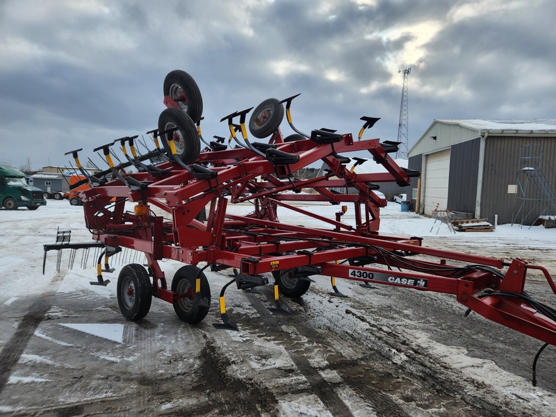 Case IH 4300 Cultivator 