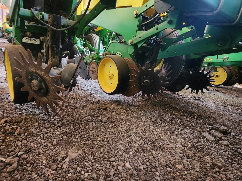 Planting Equipment  John Deere 7200 Planter  Photo