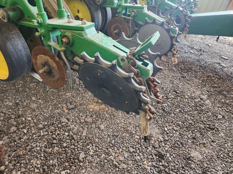 Planting Equipment  John Deere 7200 Planter  Photo