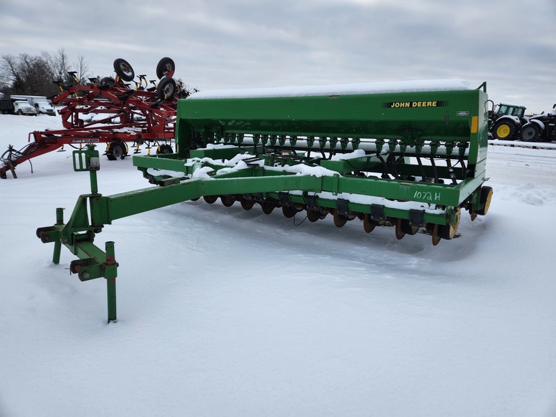 Planting Equipment  John Deere 750 No-Till Drill  Photo