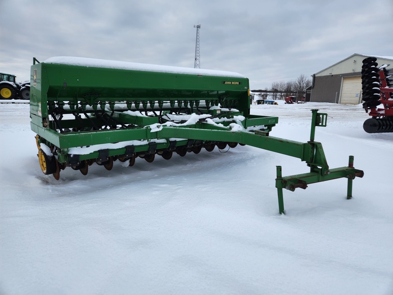 Planting Equipment  John Deere 750 No-Till Drill  Photo