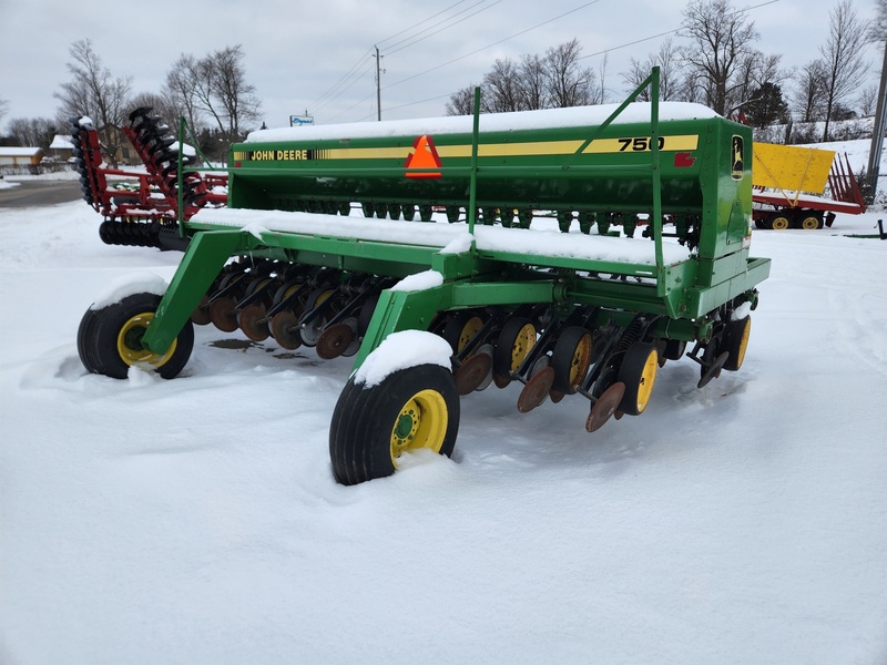 Planting Equipment  John Deere 750 No-Till Drill  Photo