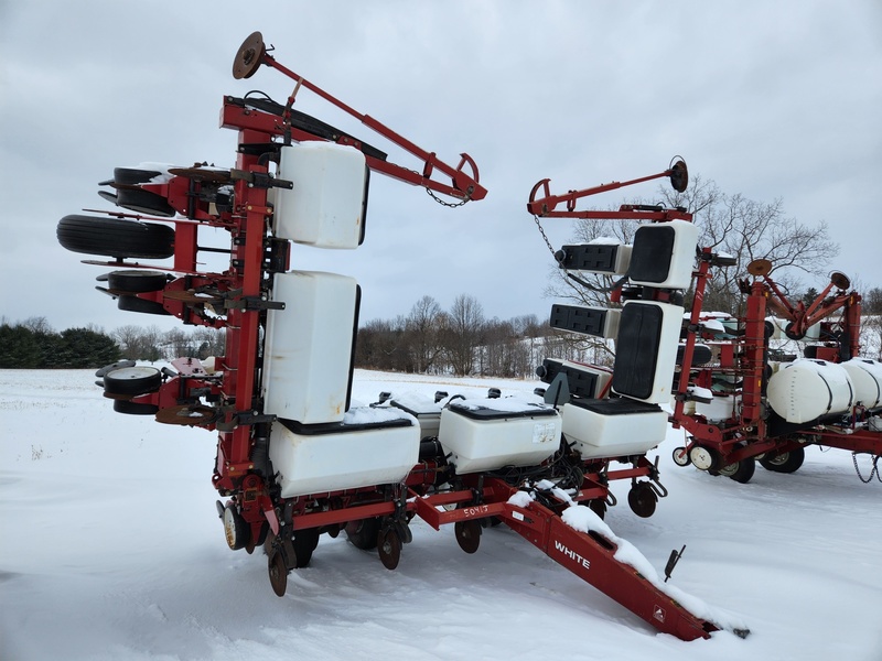 Planting Equipment  White 6122 Planter Photo