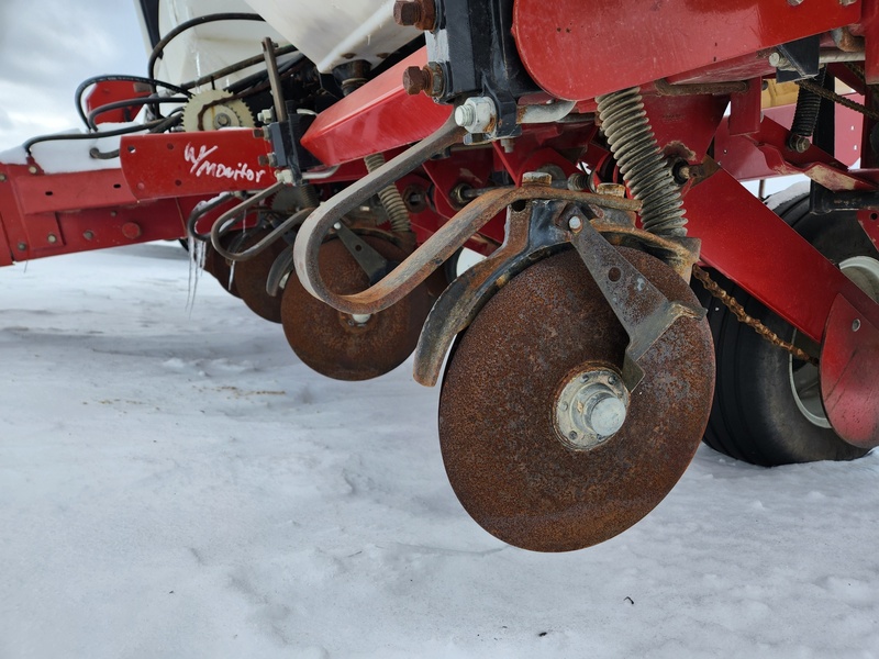 Planting Equipment  White 6122 Planter Photo