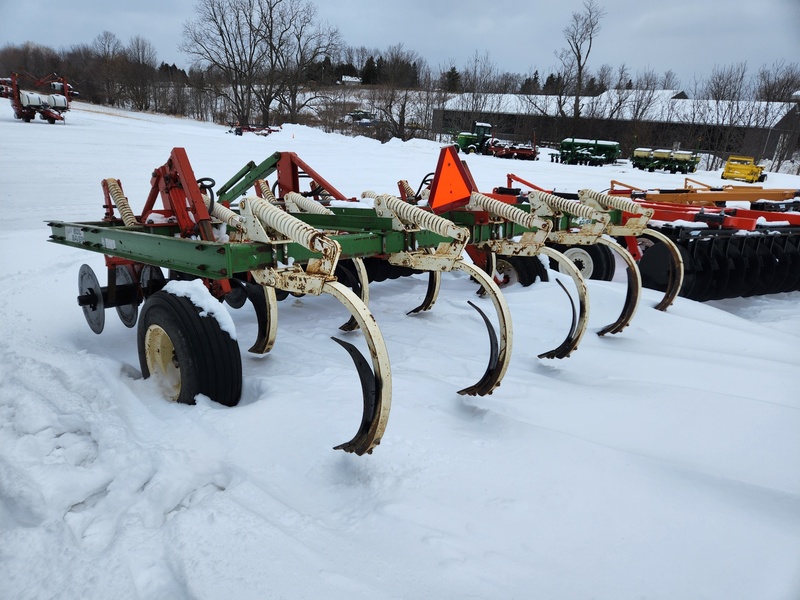 Soil Savers and Chisel Plows  Glencoe 9 Shank Soil Saver  Photo