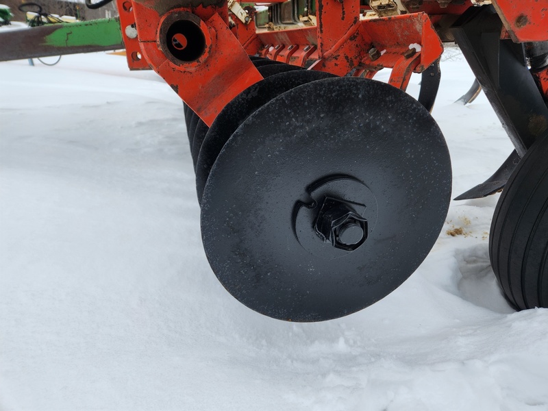 Soil Savers and Chisel Plows  Glencoe 9 Shank Soil Saver  Photo