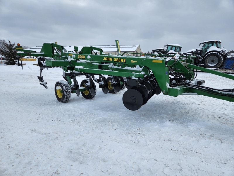 Tillage Equipment  John Deere 2700 Disc Ripper Photo