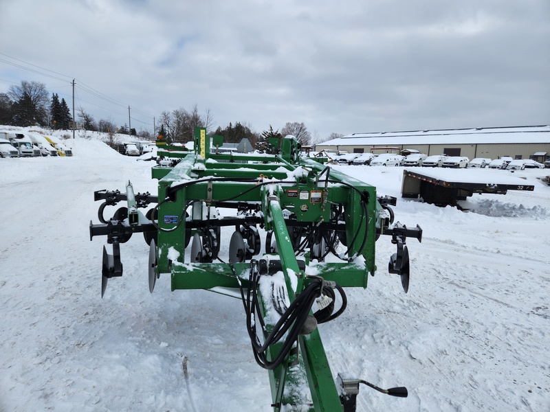 Tillage Equipment  John Deere 2700 Disc Ripper Photo