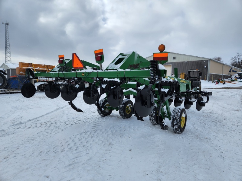 Tillage Equipment  John Deere 2700 Disc Ripper Photo