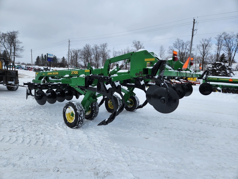 Tillage Equipment  John Deere 2700 Disc Ripper Photo