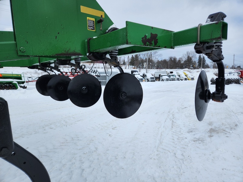 Tillage Equipment  John Deere 2700 Disc Ripper Photo