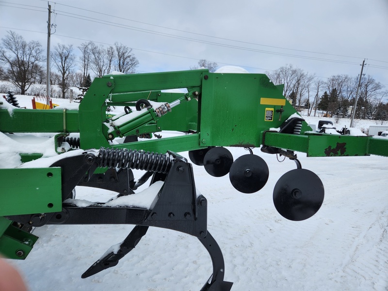 Tillage Equipment  John Deere 2700 Disc Ripper Photo