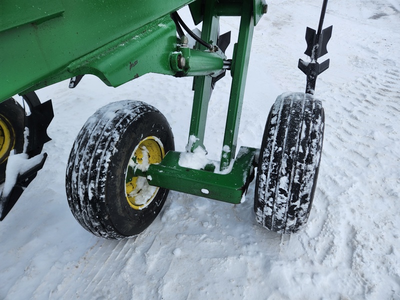 Tillage Equipment  John Deere 2700 Disc Ripper Photo