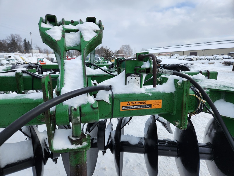 Tillage Equipment  John Deere 510 Disc Ripper Photo