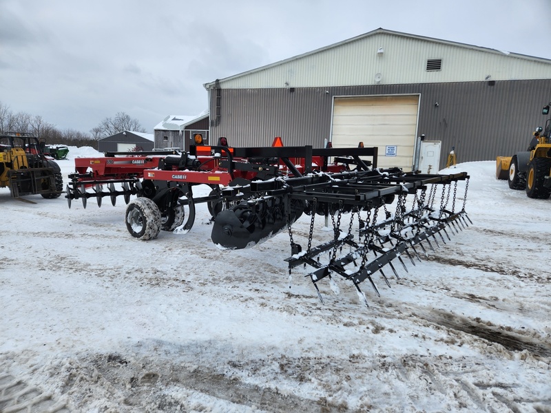 Soil Savers and Chisel Plows  Case IH 690 Disc Ripper Photo