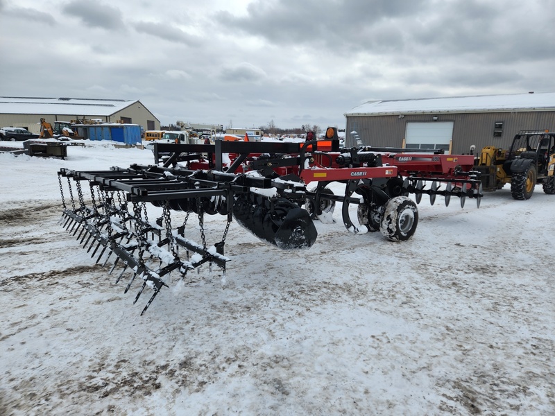 Soil Savers and Chisel Plows  Case IH 690 Disc Ripper Photo