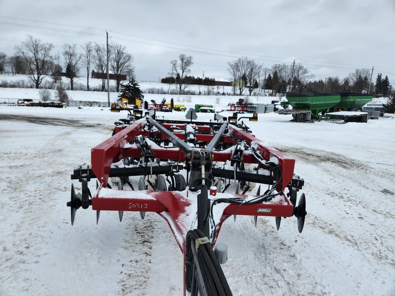 Soil Savers and Chisel Plows  Case IH 690 Disc Ripper Photo