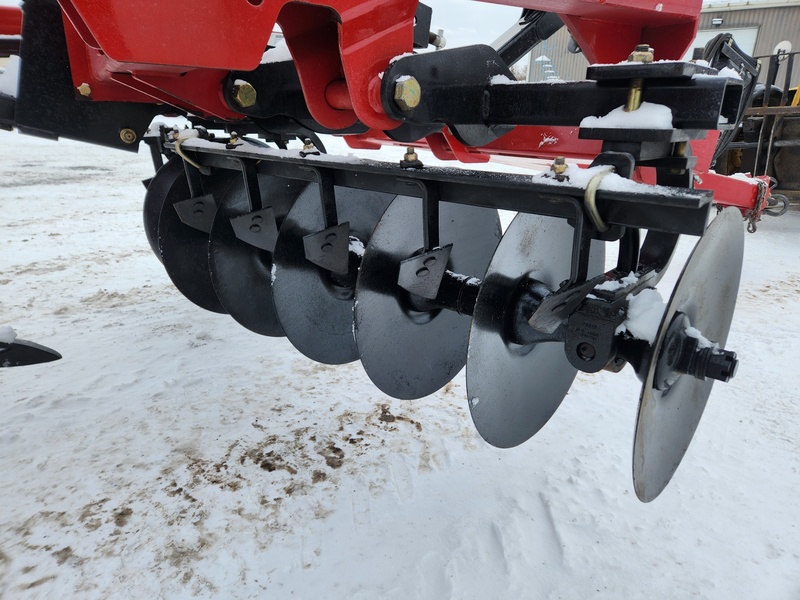 Soil Savers and Chisel Plows  Case IH 690 Disc Ripper Photo