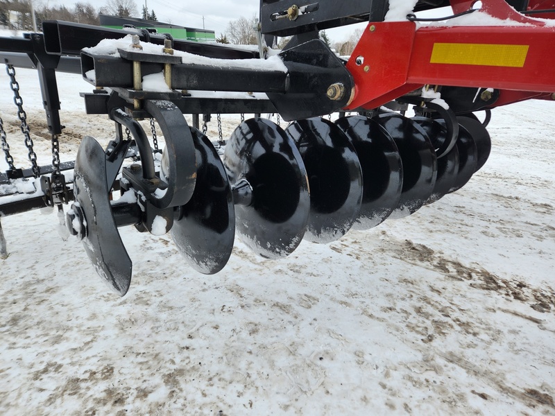 Soil Savers and Chisel Plows  Case IH 690 Disc Ripper Photo