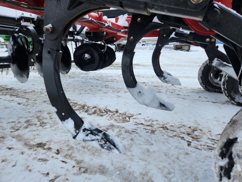 Soil Savers and Chisel Plows  Case IH 690 Disc Ripper Photo