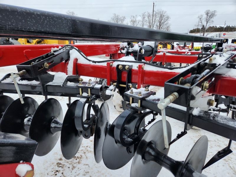 Soil Savers and Chisel Plows  Case IH 690 Disc Ripper Photo