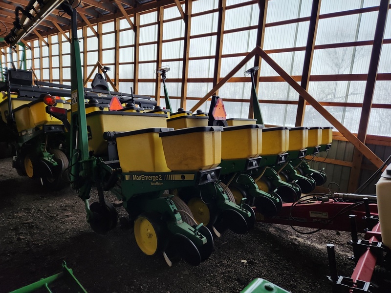 Planting Equipment  John Deere 7200 Planter  Photo