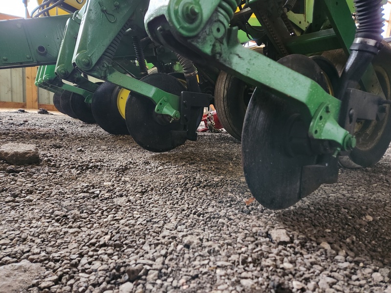 Planting Equipment  John Deere 7200 Planter  Photo