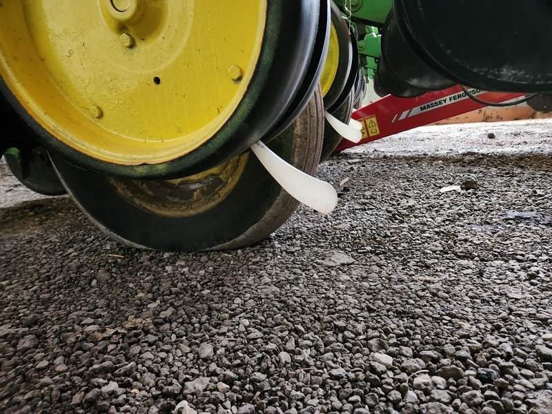 Planting Equipment  John Deere 7200 Planter  Photo