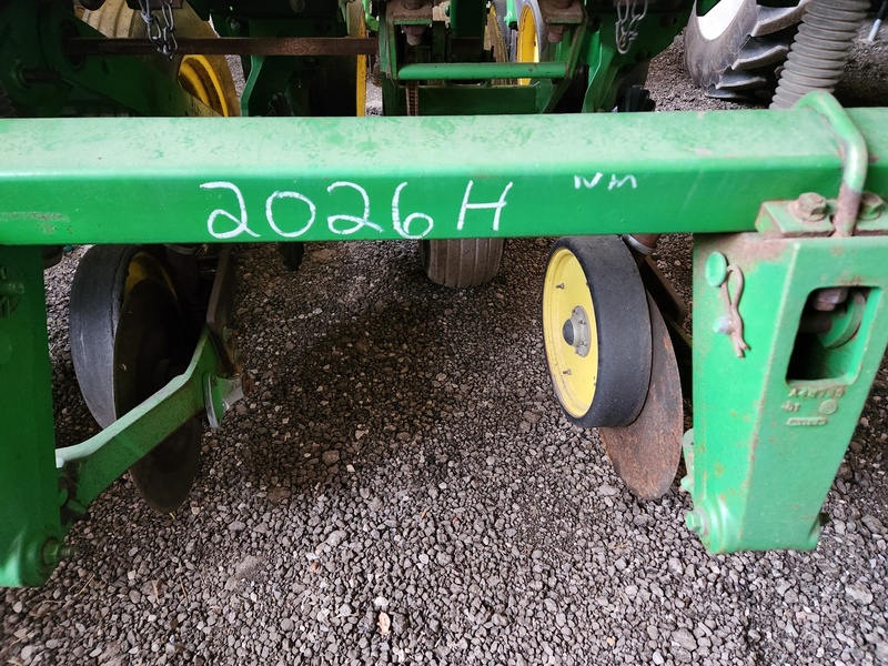 Planting Equipment  John Deere 7200 Planter  Photo