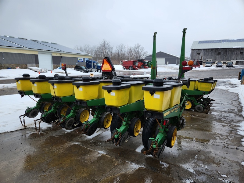 Planting Equipment  John Deere 7200 Planter  Photo