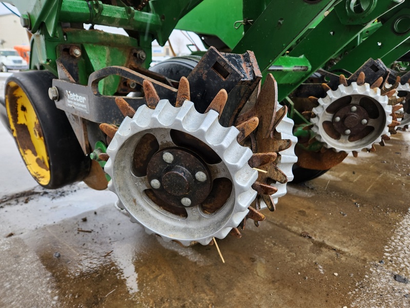 Planting Equipment  John Deere 7200 Planter  Photo