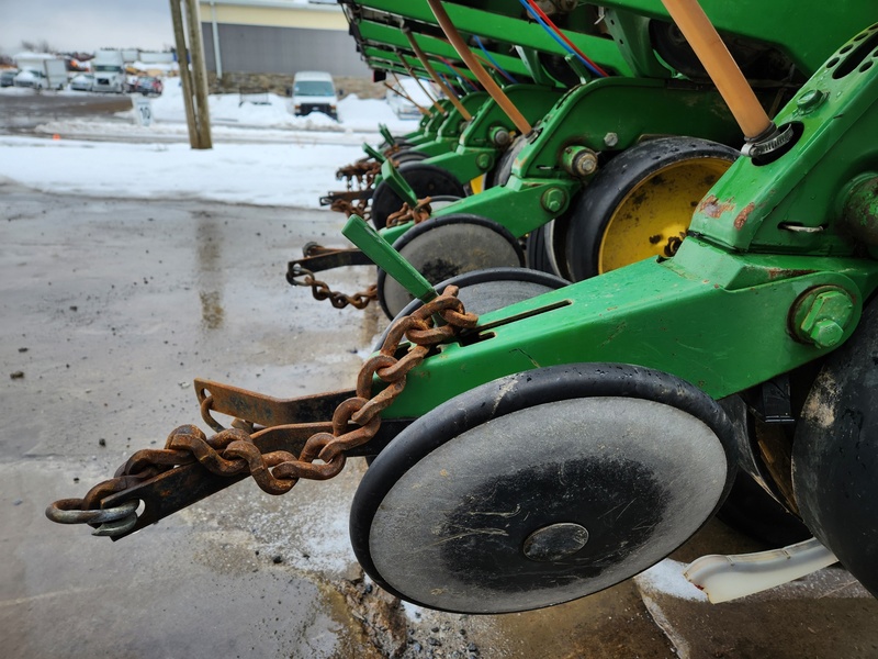 Planting Equipment  John Deere 7200 Planter  Photo