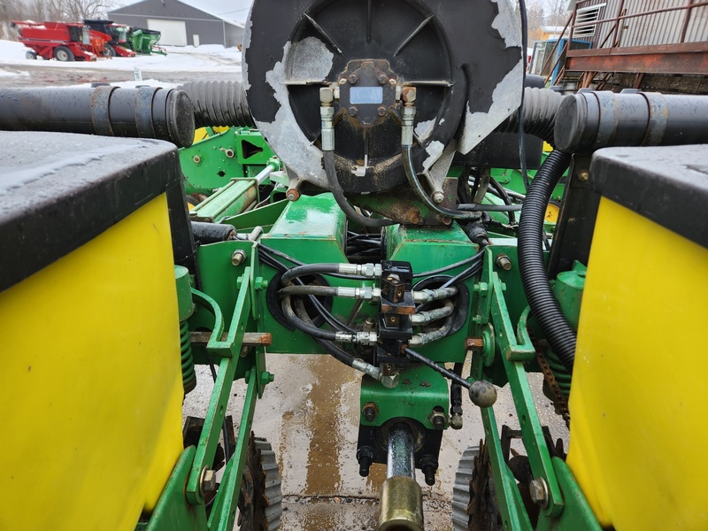 Planting Equipment  John Deere 7200 Planter  Photo