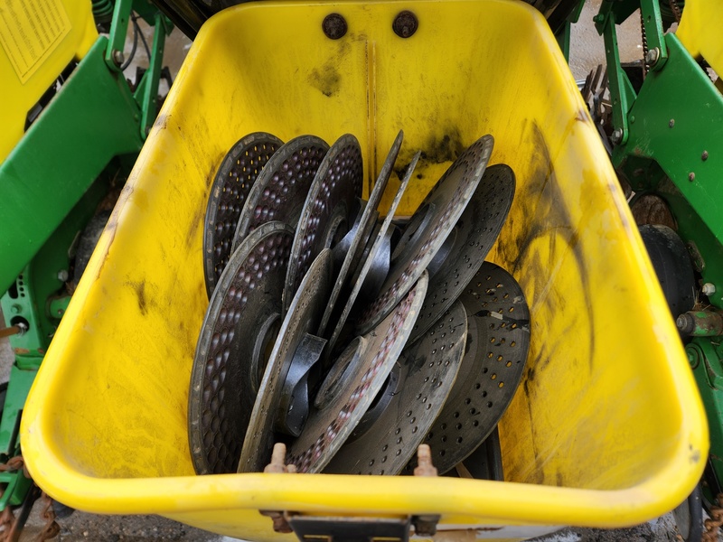 Planting Equipment  John Deere 7200 Planter  Photo