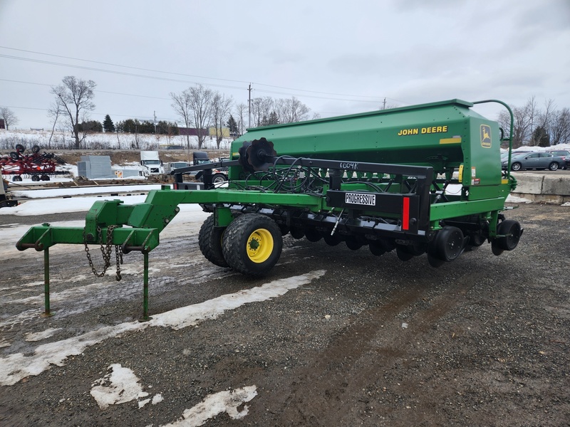 John Deere 1560 No-Till Drill 