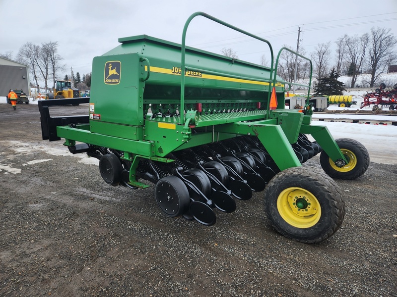 Planting Equipment  John Deere 1560 No-Till Drill  Photo