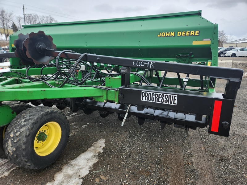 Planting Equipment  John Deere 1560 No-Till Drill  Photo