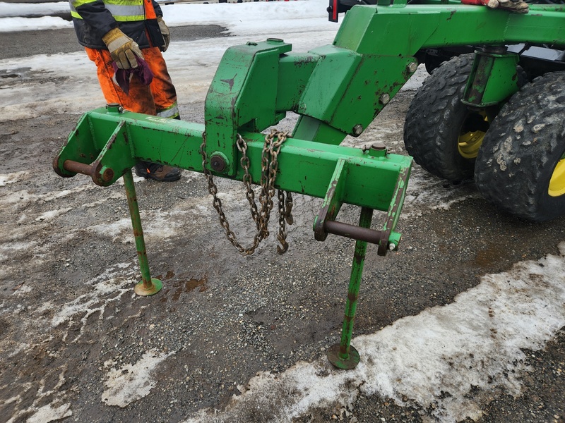 Planting Equipment  John Deere 1560 No-Till Drill  Photo