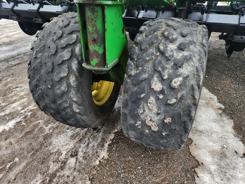 Planting Equipment  John Deere 1560 No-Till Drill  Photo