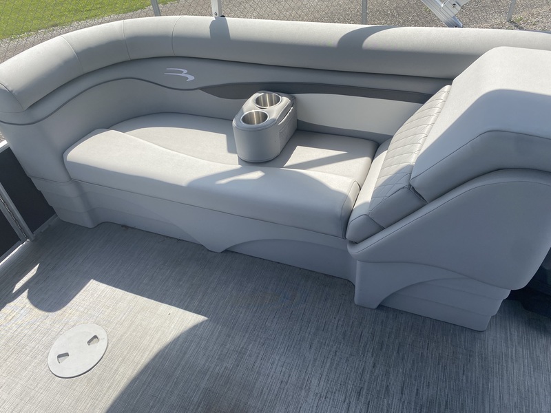 Boats  2023 Bennington SV20 Quad Bench pontoon boat Photo